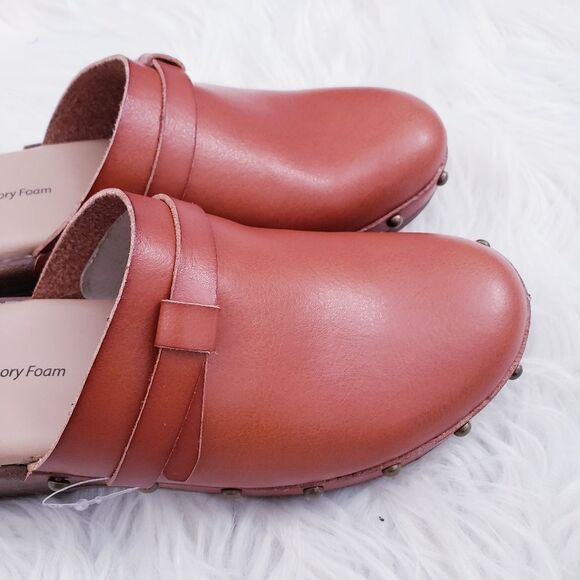TimeĀ and Tru Women's Studded Wooden Bow Memory FoamāBrown Clogs - Picture 12 of 14